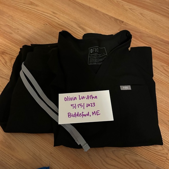 FIGS SCRUB SET - Picture 1 of 1